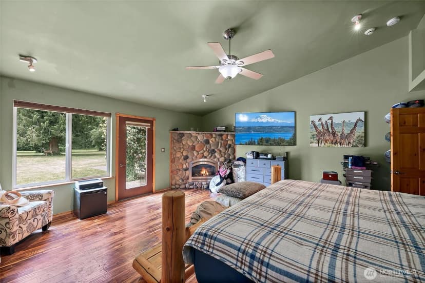 Property photo for 33320 27th Avenue E, Roy photo 14
