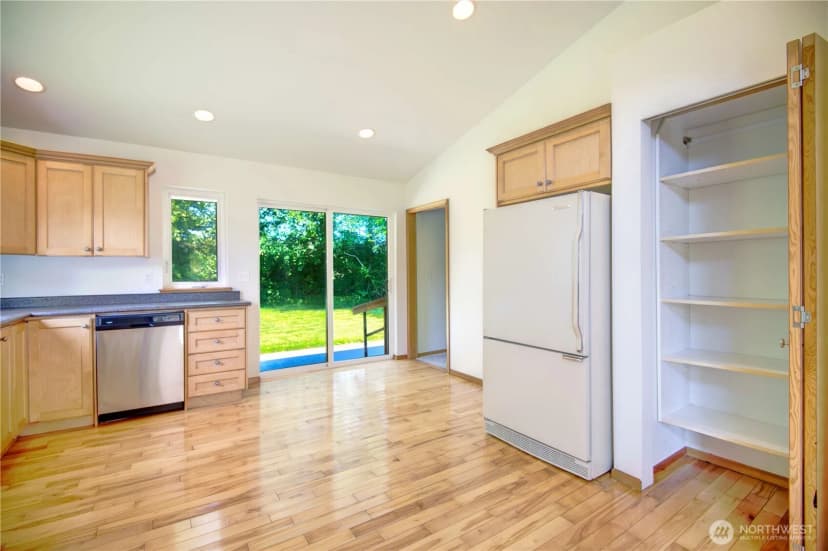 Property photo for 8391 Richmond Park Road, Birch Bay photo 16