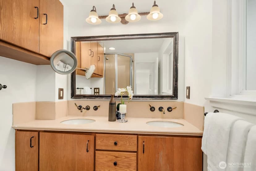 Property photo for 475 Mt Hood Drive Sw, Issaquah photo 16