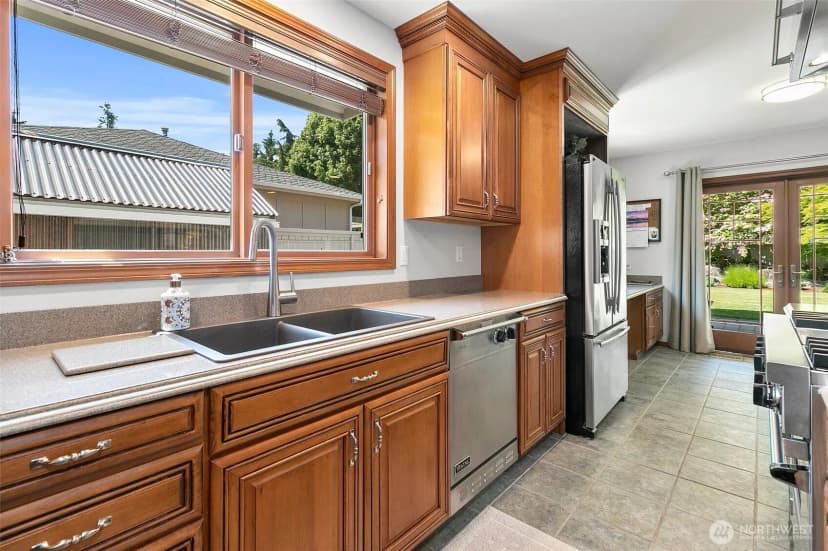 Property photo for 11206 83rd Avenue Sw, Lakewood photo 11