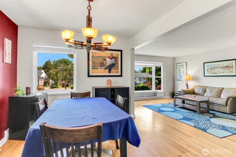 Property photo for 11729 Phinney Avenue N, Seattle photo 4