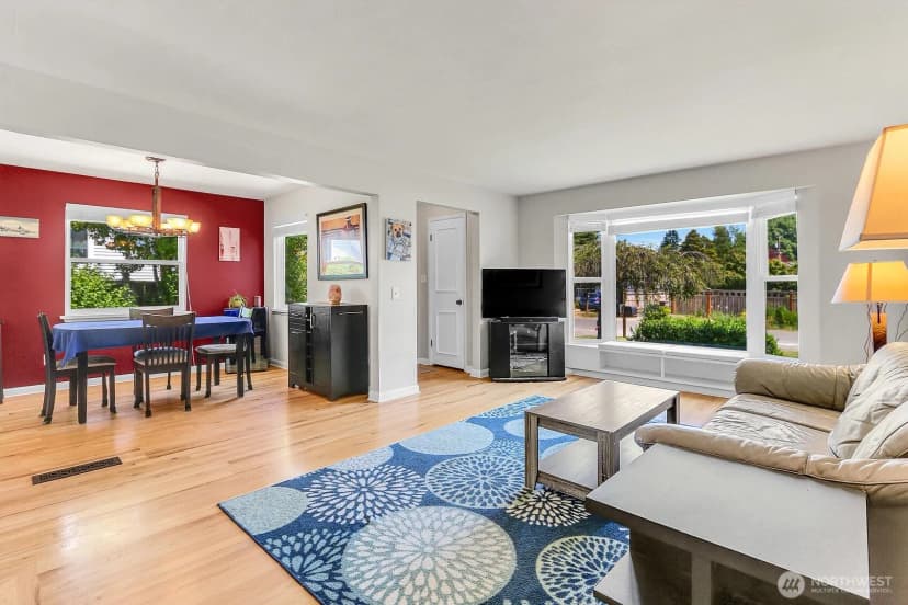 Property photo for 11729 Phinney Avenue N, Seattle photo 6