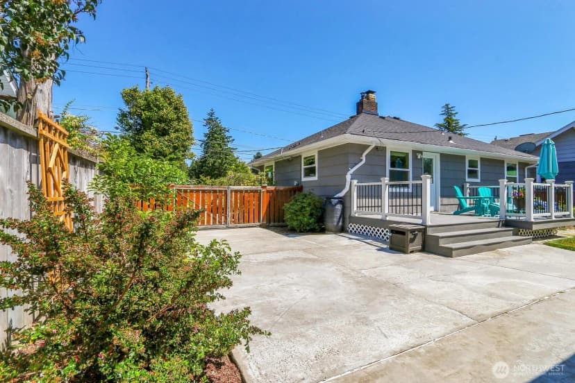 Property photo for 11729 Phinney Avenue N, Seattle photo 22