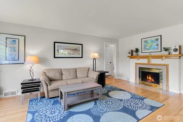 Property photo for 11729 Phinney Avenue N, Seattle photo 3