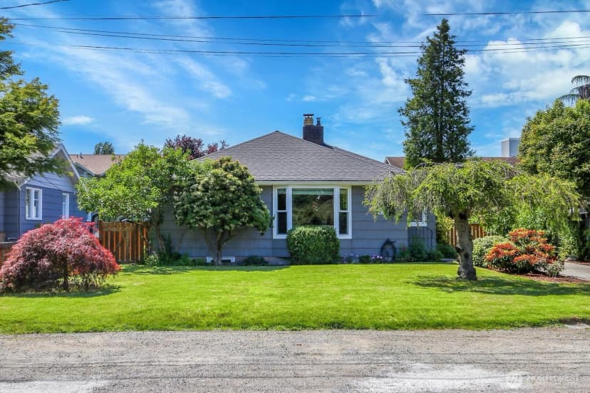 Property photo for 11729 Phinney Avenue N, Seattle photo 2