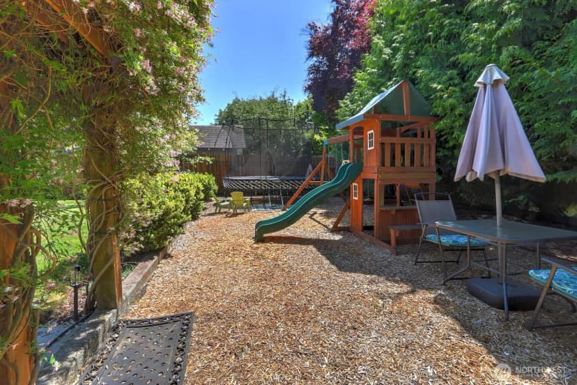 Property photo for 11729 Phinney Avenue N, Seattle photo 27