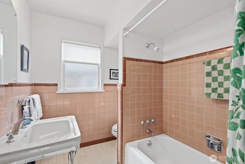 Property photo for 1604 28th Avenue W, Seattle photo 22