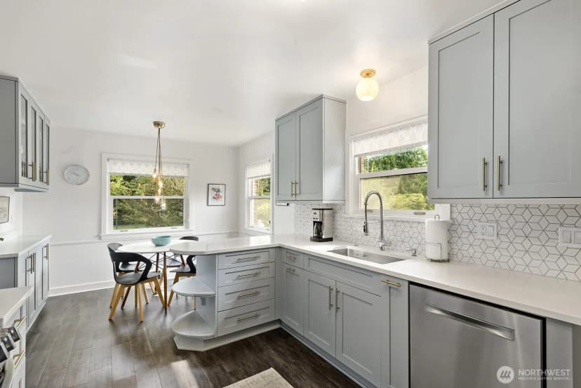 Property photo for 1604 28th Avenue W, Seattle photo 11