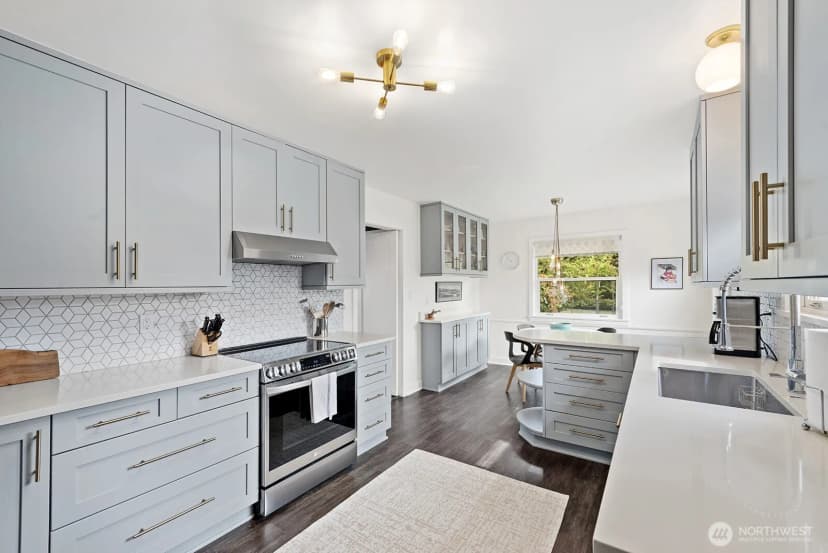 Property photo for 1604 28th Avenue W, Seattle photo 12