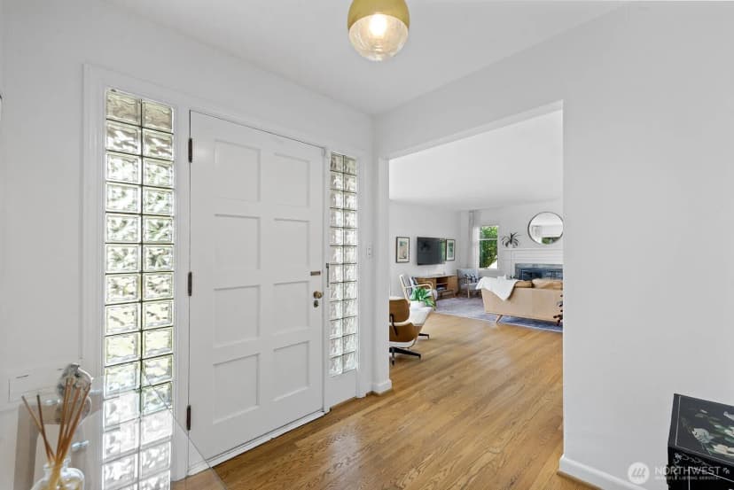 Property photo for 1604 28th Avenue W, Seattle photo 3