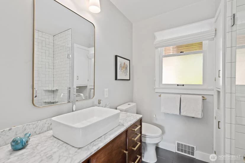 Property photo for 1604 28th Avenue W, Seattle photo 19