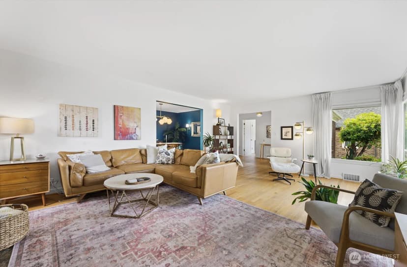 Property photo for 1604 28th Avenue W, Seattle photo 4