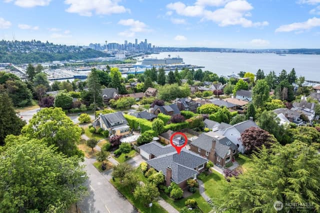 Property photo for 1604 28th Avenue W, Seattle photo 2