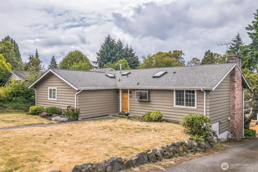 Property photo for 11251 28th Avenue Sw, Seattle photo 2