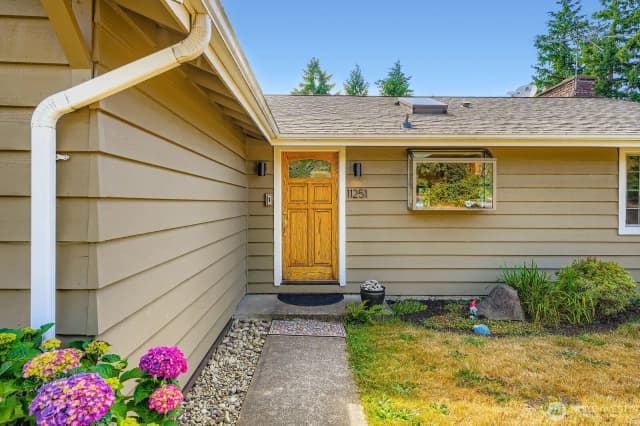 Property photo for 11251 28th Avenue Sw, Seattle photo 3