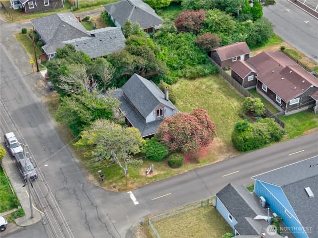 Property photo for 209 3rd Street Se, Long Beach photo 3