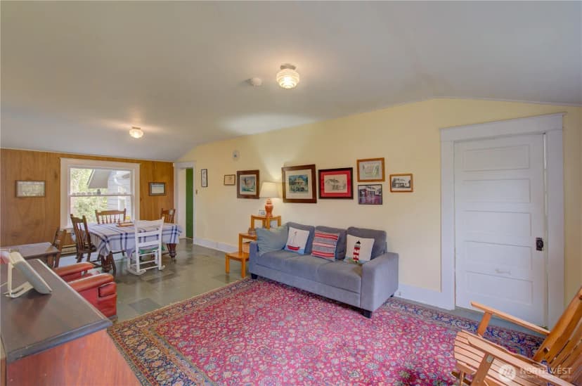 Property photo for 209 3rd Street Se, Long Beach photo 10