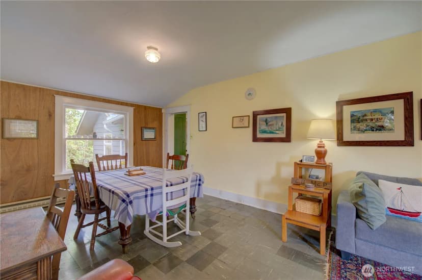 Property photo for 209 3rd Street Se, Long Beach photo 7