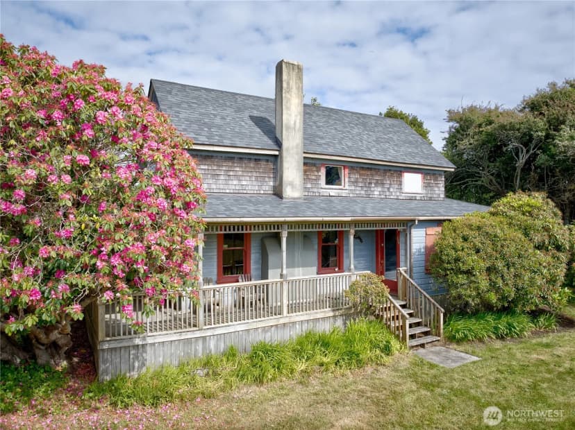 Property photo for 209 3rd Street Se, Long Beach