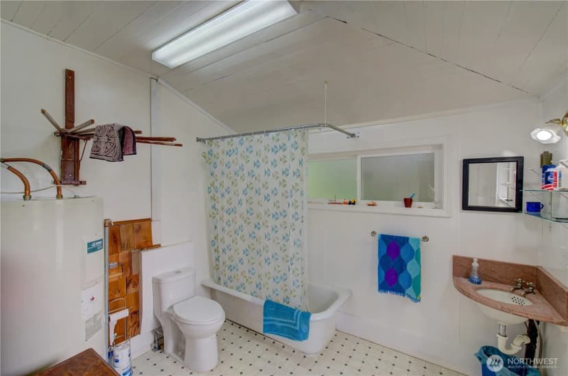 Property photo for 209 3rd Street Se, Long Beach photo 25