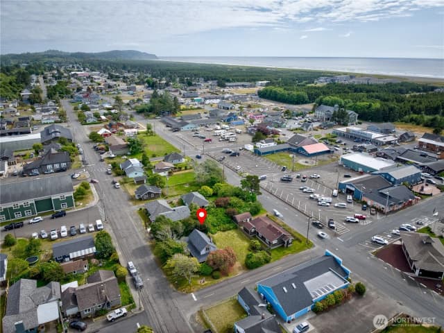 Property photo for 209 3rd Street Se, Long Beach photo 4