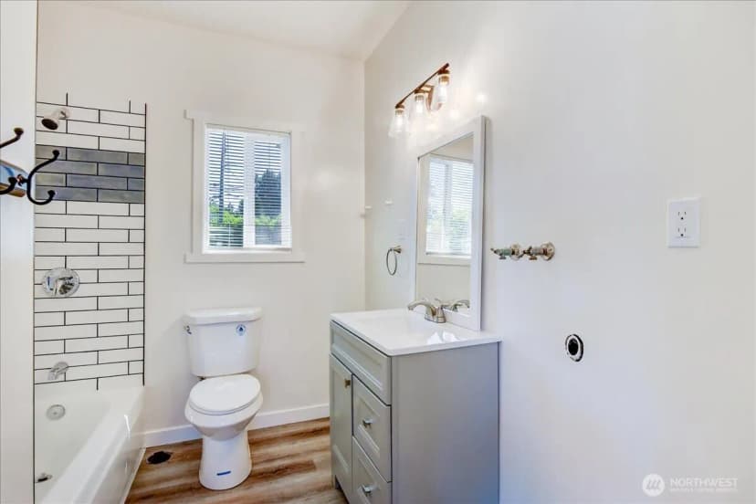 Property photo for 13305 6th Avenue Sw, Burien photo 22