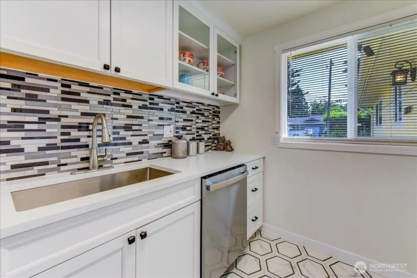Property photo for 13305 6th Avenue Sw, Burien photo 10