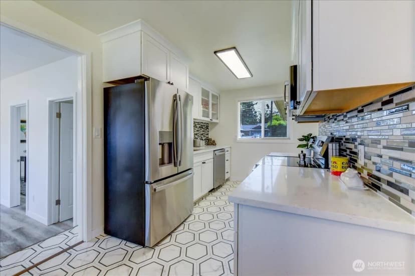 Property photo for 13305 6th Avenue Sw, Burien photo 13