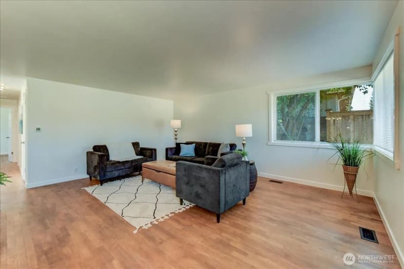 Property photo for 13305 6th Avenue Sw, Burien photo 4