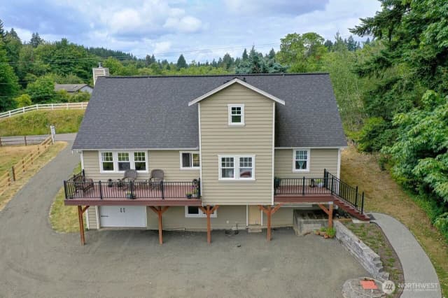 Property photo for 7021 Beach Drive E, Port Orchard photo 3
