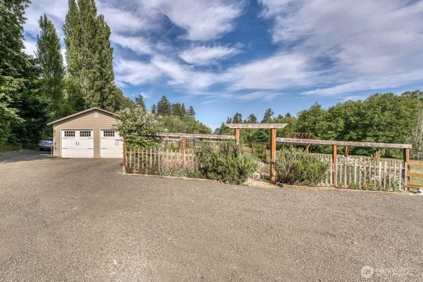 Property photo for 7021 Beach Drive E, Port Orchard photo 8