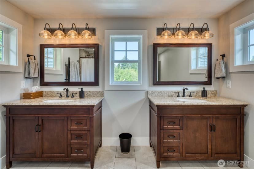 Property photo for 7021 Beach Drive E, Port Orchard photo 27