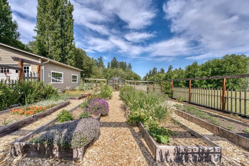 Property photo for 7021 Beach Drive E, Port Orchard photo 9
