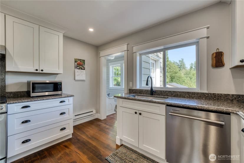 Property photo for 7021 Beach Drive E, Port Orchard photo 17