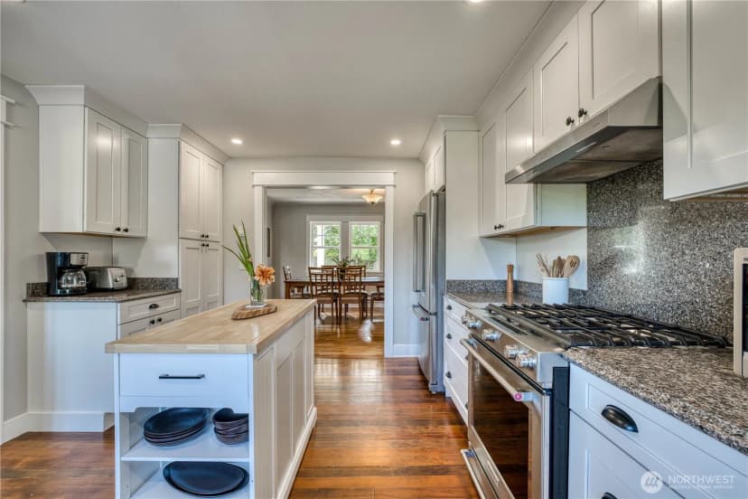 Property photo for 7021 Beach Drive E, Port Orchard photo 18