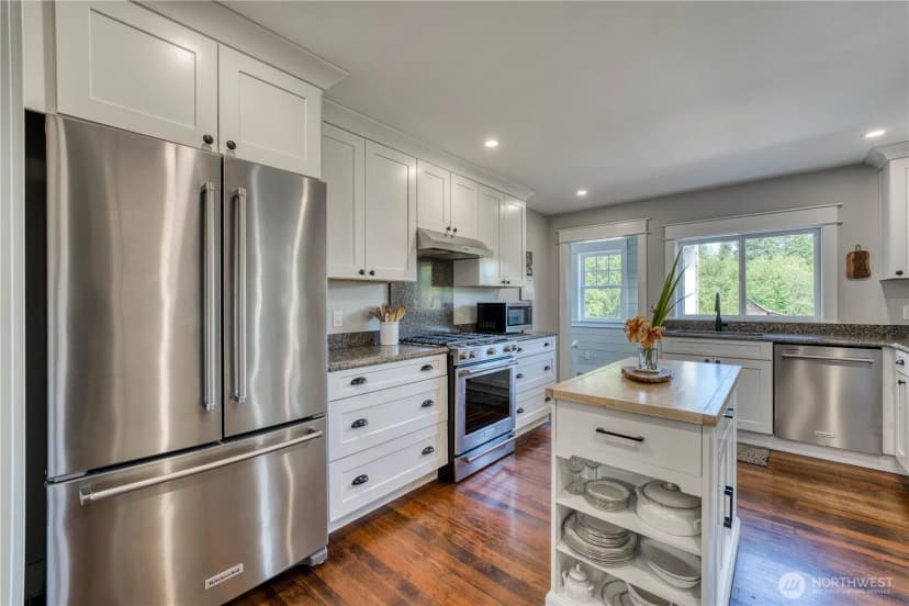 Property photo for 7021 Beach Drive E, Port Orchard photo 16