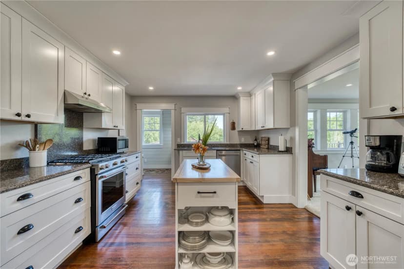 Property photo for 7021 Beach Drive E, Port Orchard photo 19