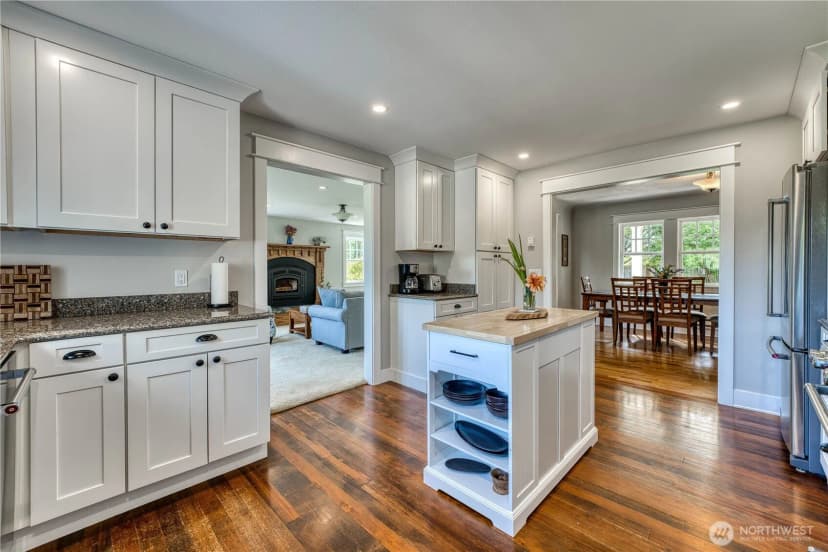 Property photo for 7021 Beach Drive E, Port Orchard photo 15