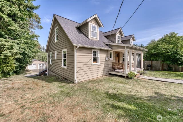 Property photo for 7021 Beach Drive E, Port Orchard photo 2