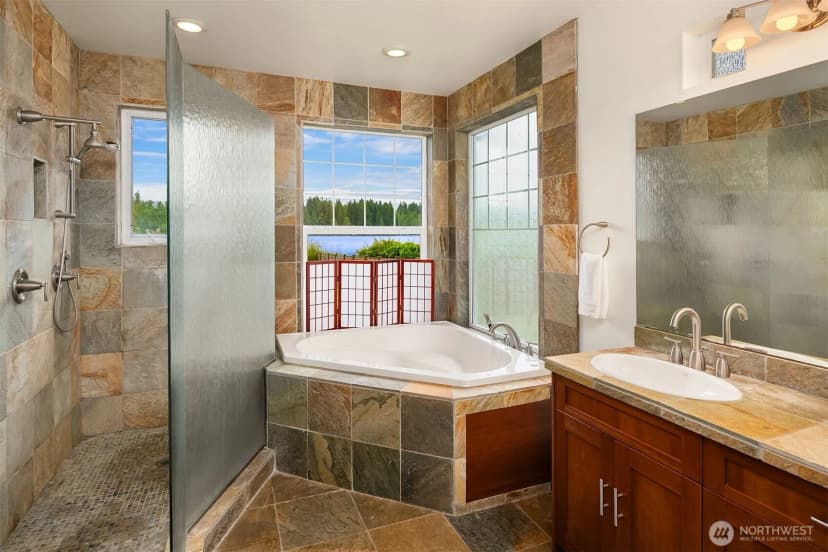 Property photo for 10904 W Lake Joy Drive Ne, Carnation photo 24