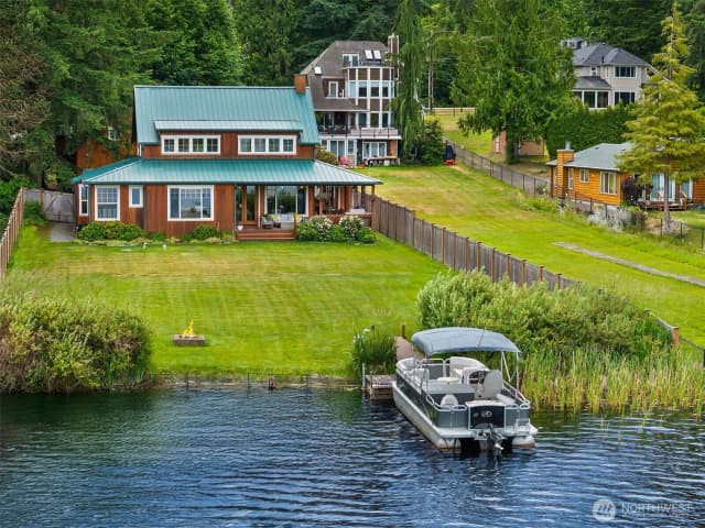 Property photo for 10904 W Lake Joy Drive Ne, Carnation photo 3