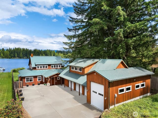 Property photo for 10904 W Lake Joy Drive Ne, Carnation photo 2