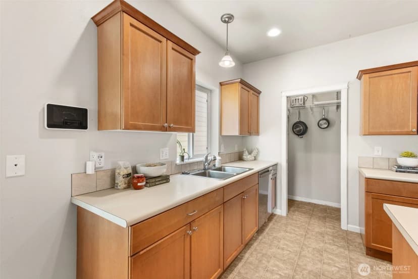 Property photo for 5611 Balustrade Boulevard Se, Lacey photo 13
