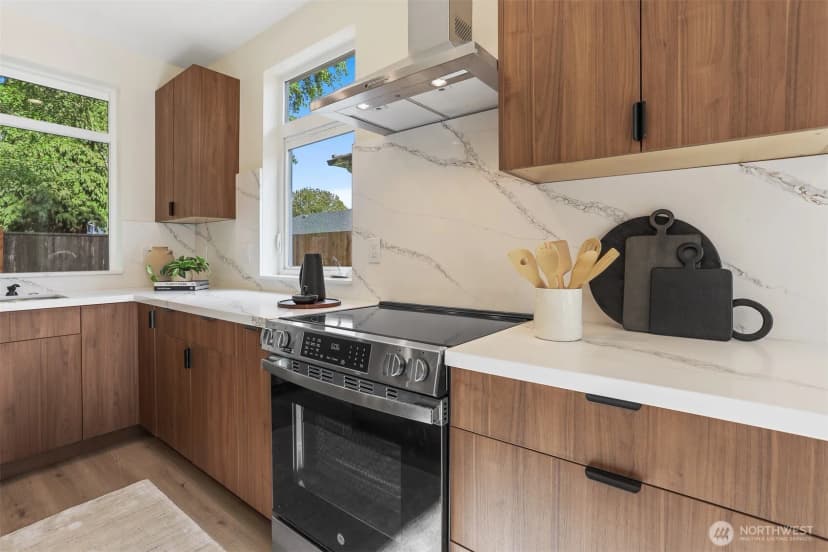 Property photo for 14306 Dayton Avenue N, Seattle photo 11