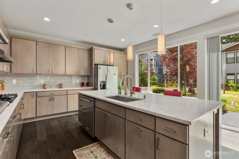 Property photo for 587 155th Place Ne, Bellevue photo 13