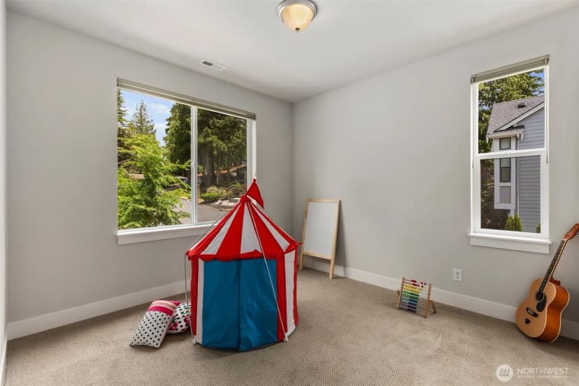 Property photo for 587 155th Place Ne, Bellevue photo 28
