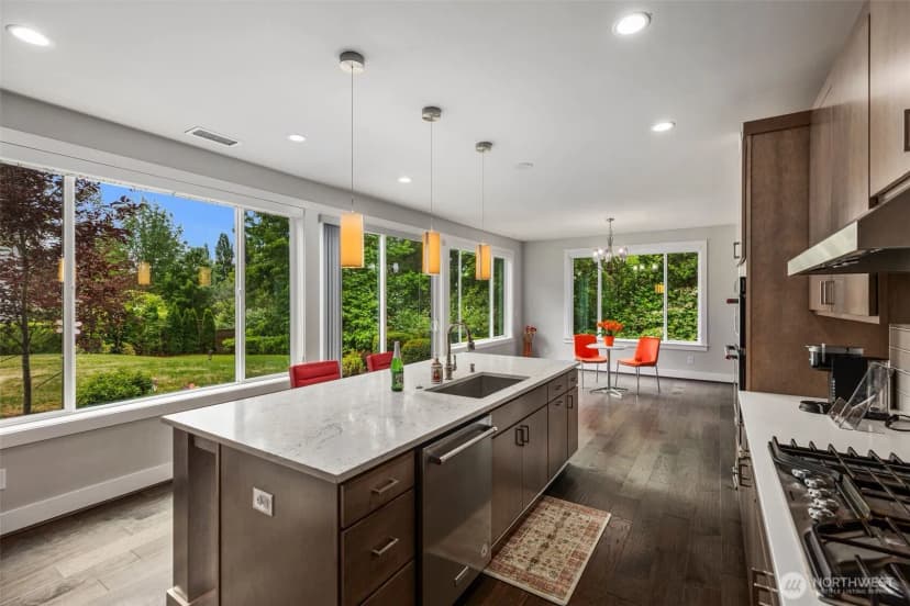 Property photo for 587 155th Place Ne, Bellevue photo 12