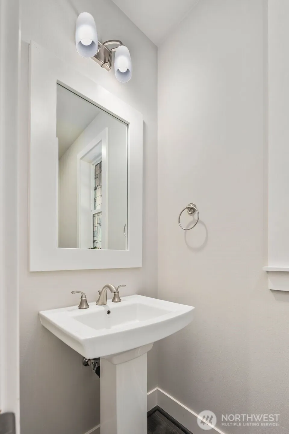 Property photo for 587 155th Place Ne, Bellevue photo 18