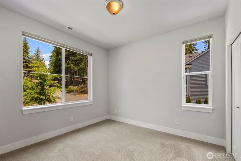 Property photo for 587 155th Place Ne, Bellevue photo 32