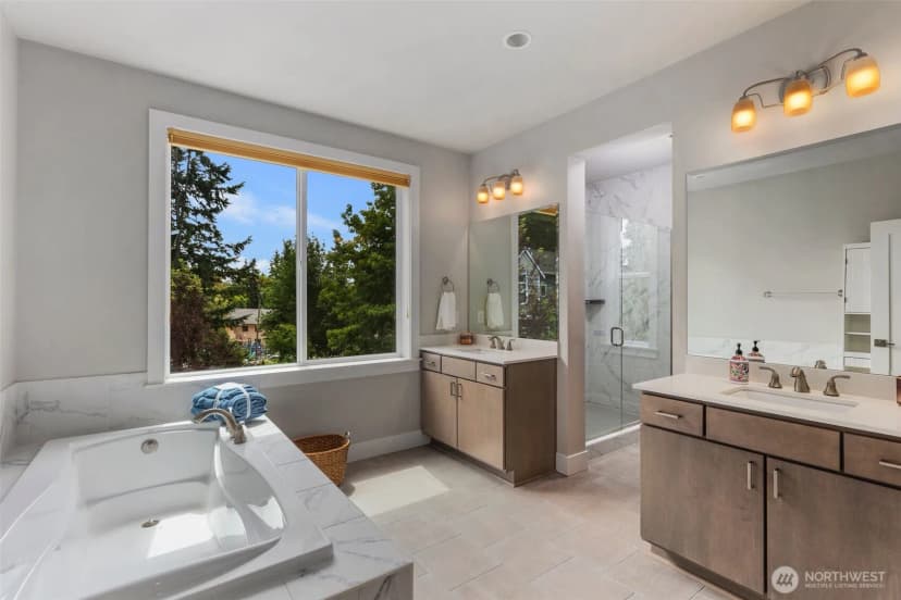 Property photo for 587 155th Place Ne, Bellevue photo 23